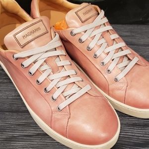 Magnanni low top sneaker size 9